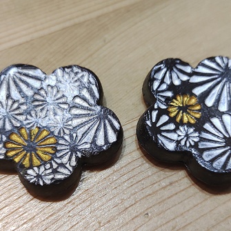 箸置き　花　【武雄焼】
